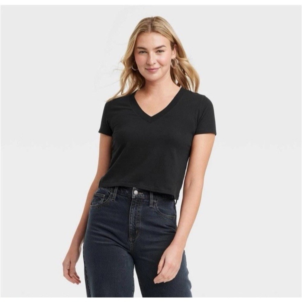 Women's Shrunken Short Sleeve V-Neck T-Shirt Small NWT